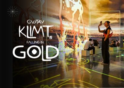 Gustav Klimt - Falling in Gold